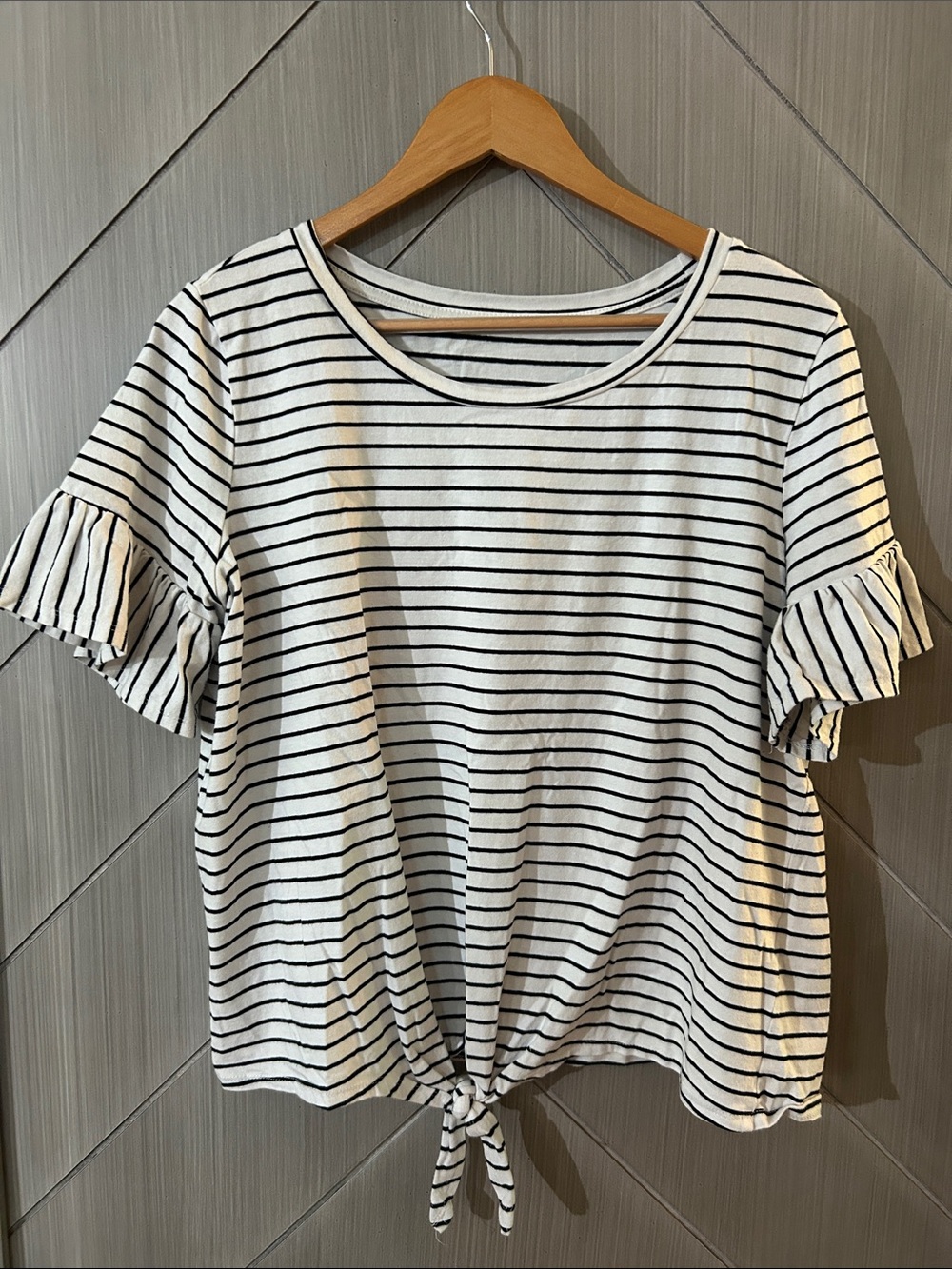 Striped Tie-Front Ruffle Sleeve Top - White/Black